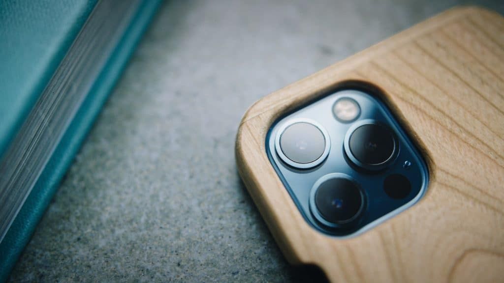 Image from Bark Sweden Pure Wood Smartphone Cases