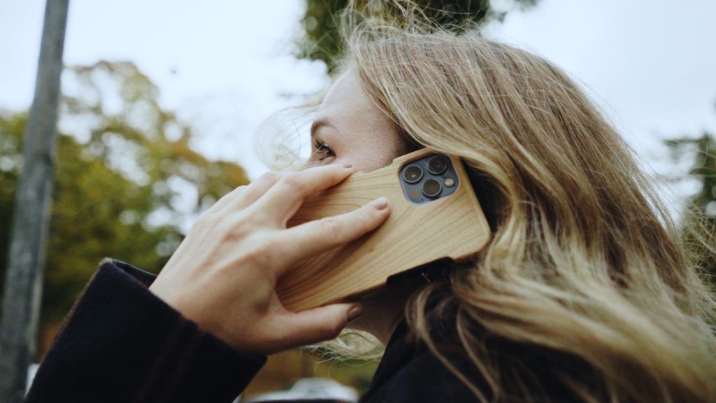 Image from Bark Sweden Pure Wood Smartphone Cases